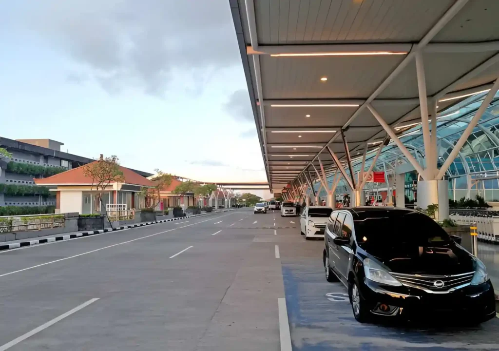 Airport Transfer vs Taxi for Arrival in Bali